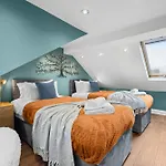 Stylish Edwardian Escape In Southwark 3 Bedroom Maisonette By Gold Stays