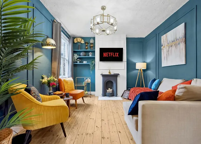 Stylish Edwardian Escape In Southwark 3 Bedroom Maisonette By Gold Stays