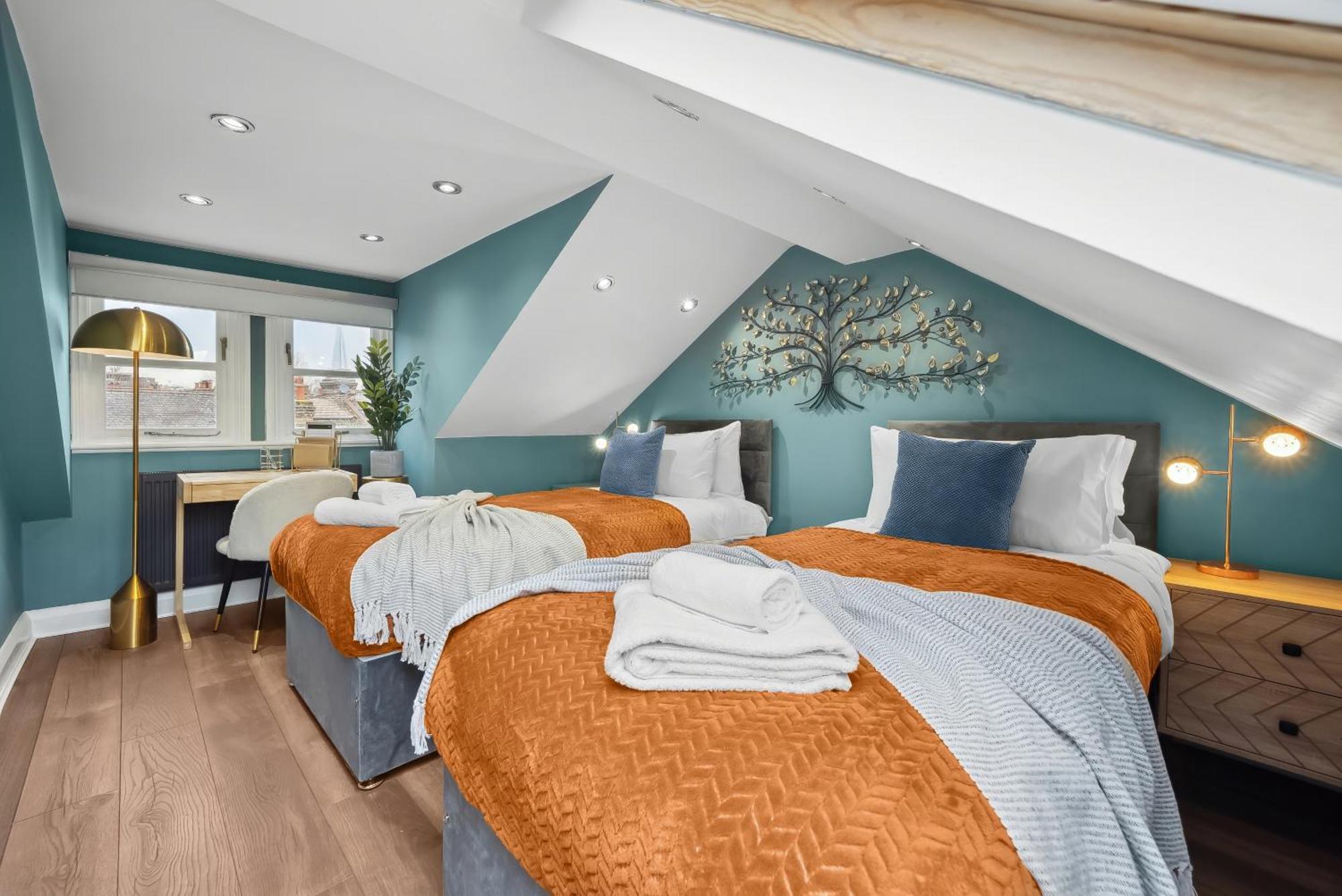 Stylish Edwardian Escape In Southwark 3 Bedroom Maisonette By Gold *