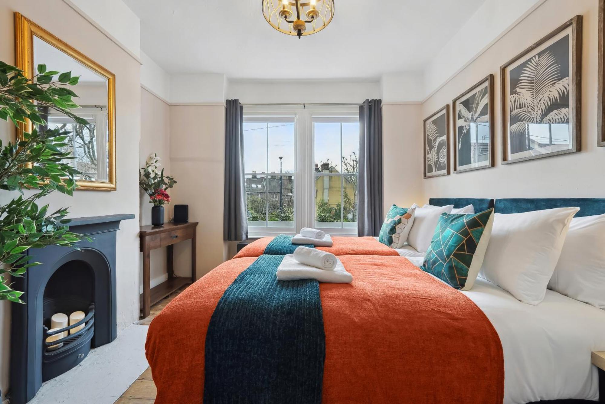 Stylish Edwardian Escape In Southwark 3 Bedroom Maisonette By Gold