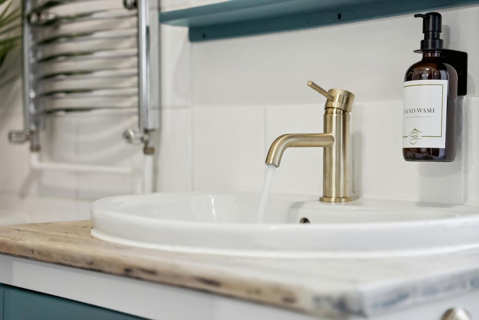Stylish Edwardian Escape In Southwark 3 Bedroom Maisonette By Gold