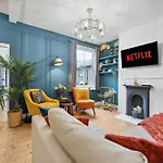 Stylish Edwardian Escape In Southwark 3 Bedroom Maisonette By Gold Stays
