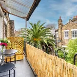 Stylish Edwardian Escape In Southwark 3 Bedroom Maisonette By Gold Stays