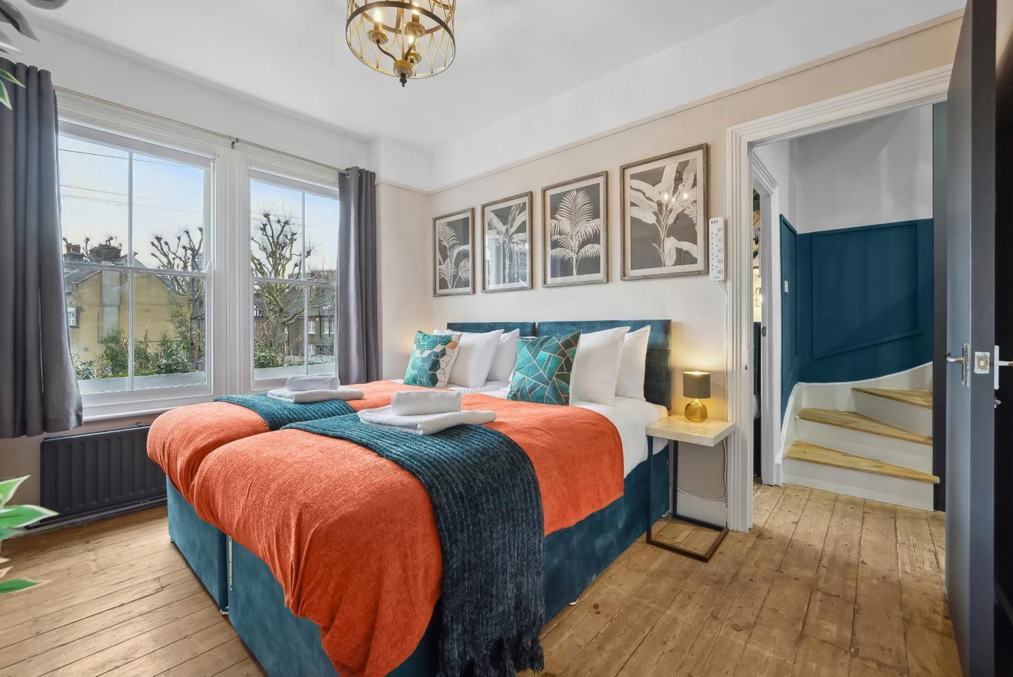 Stylish Edwardian Escape In Southwark 3 Bedroom Maisonette By Gold Apartment *